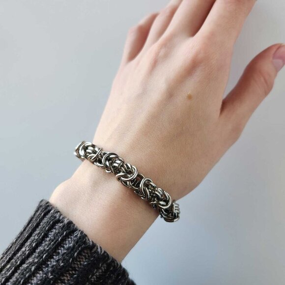 Gothic byzantine chainmail chunky silver bracelet ✦  Modern medieval accessory ✦ - Picture 10 of 10